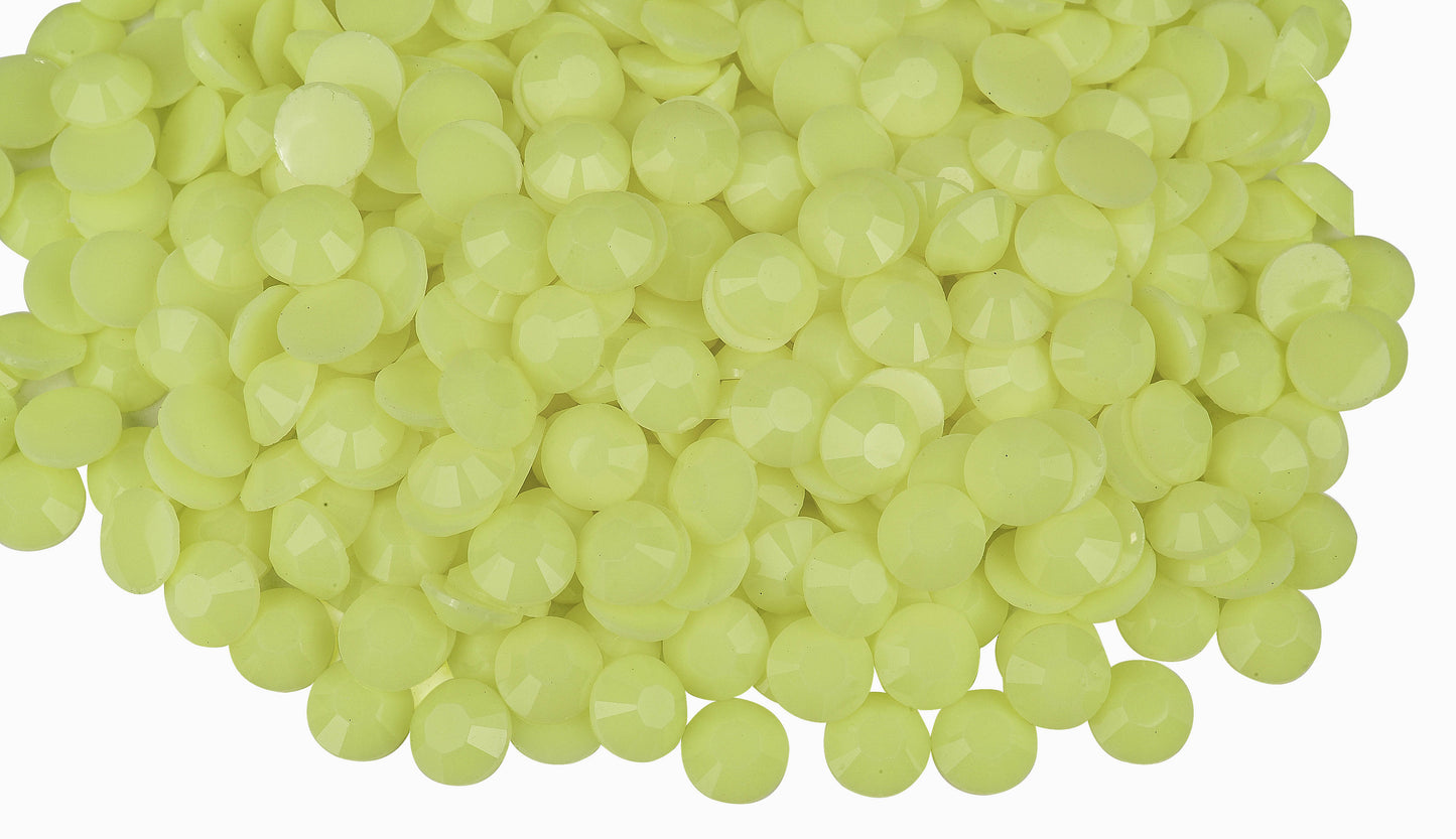 Macaroon Pea Green Solid Resin Rhinestones